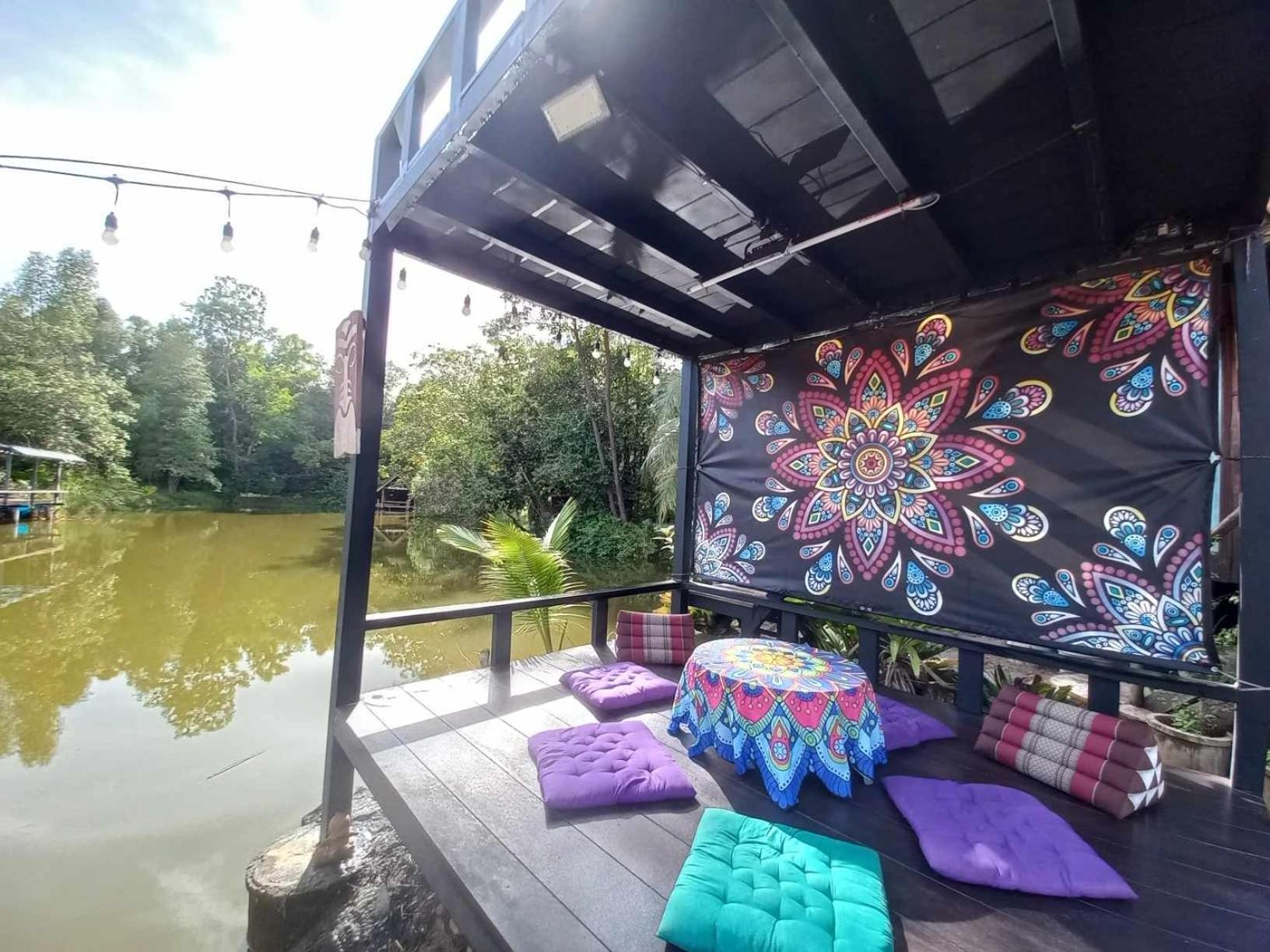 Bar Horizon Hostel Chumphon Bagian luar foto