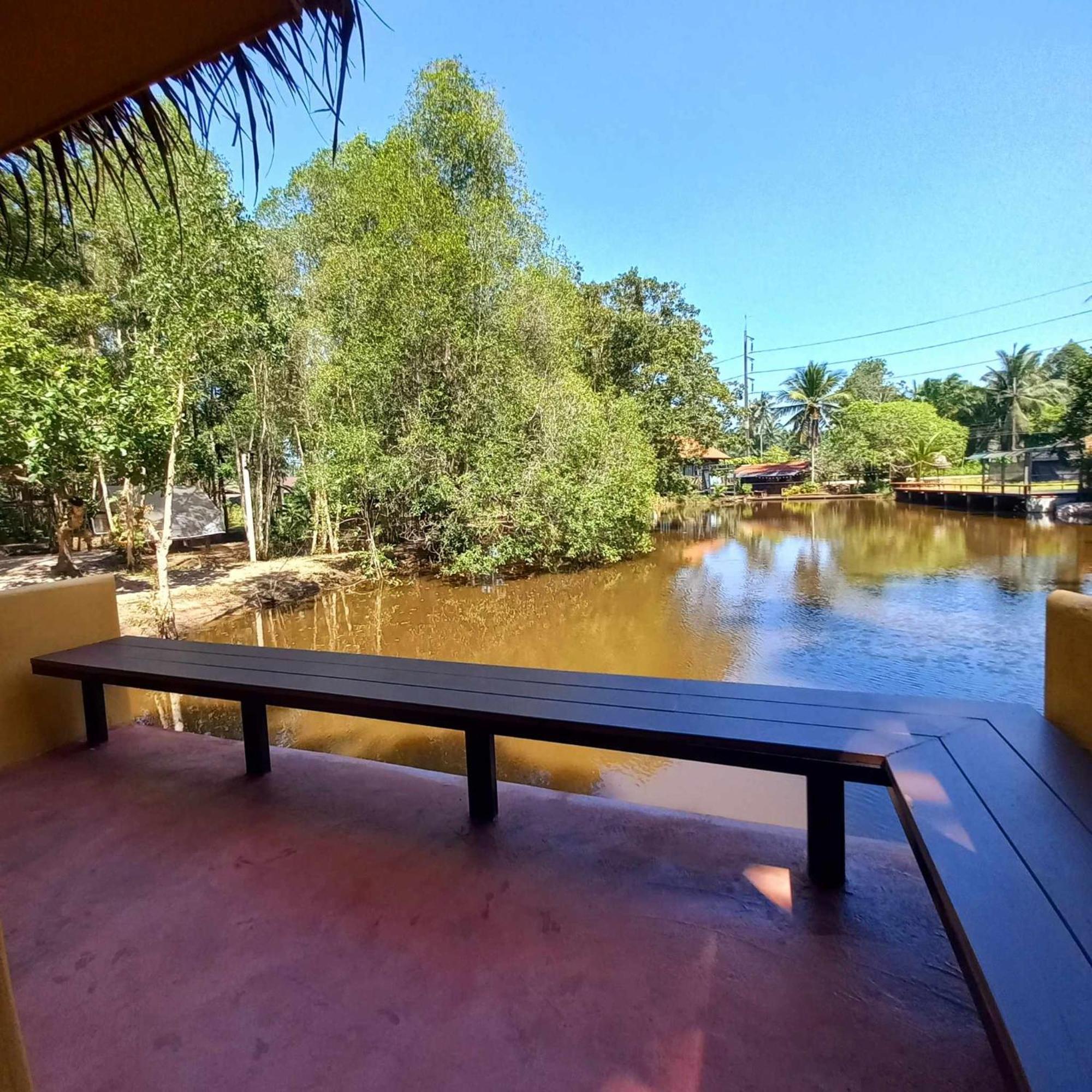 Bar Horizon Hostel Chumphon Bagian luar foto
