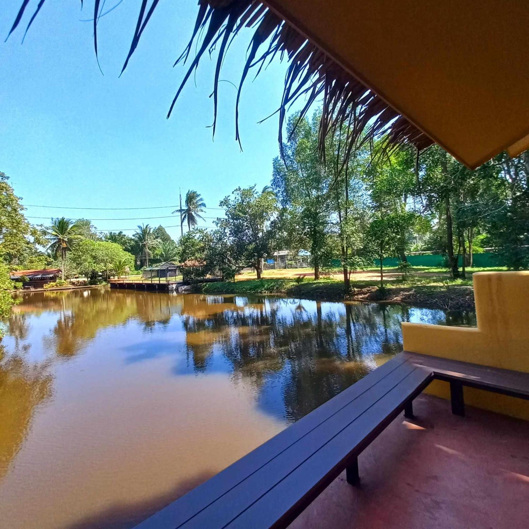 Bar Horizon Hostel Chumphon Bagian luar foto