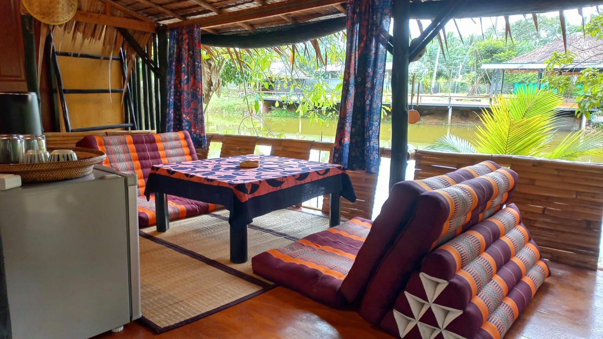 Bar Horizon Hostel Chumphon Bagian luar foto